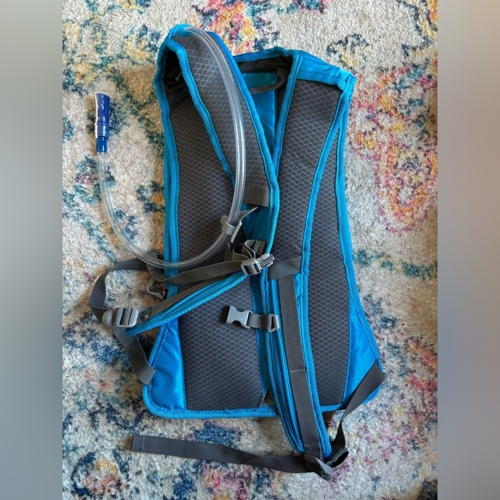 The Outbound Hydration Backpack - Picture 2 of 4